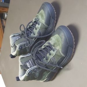 Vans off the wall ultra range waterproof women's hiking boots size 8